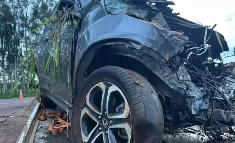 Motorista morre após carro capotar e ter motor arremessado em acidente na BR-060;